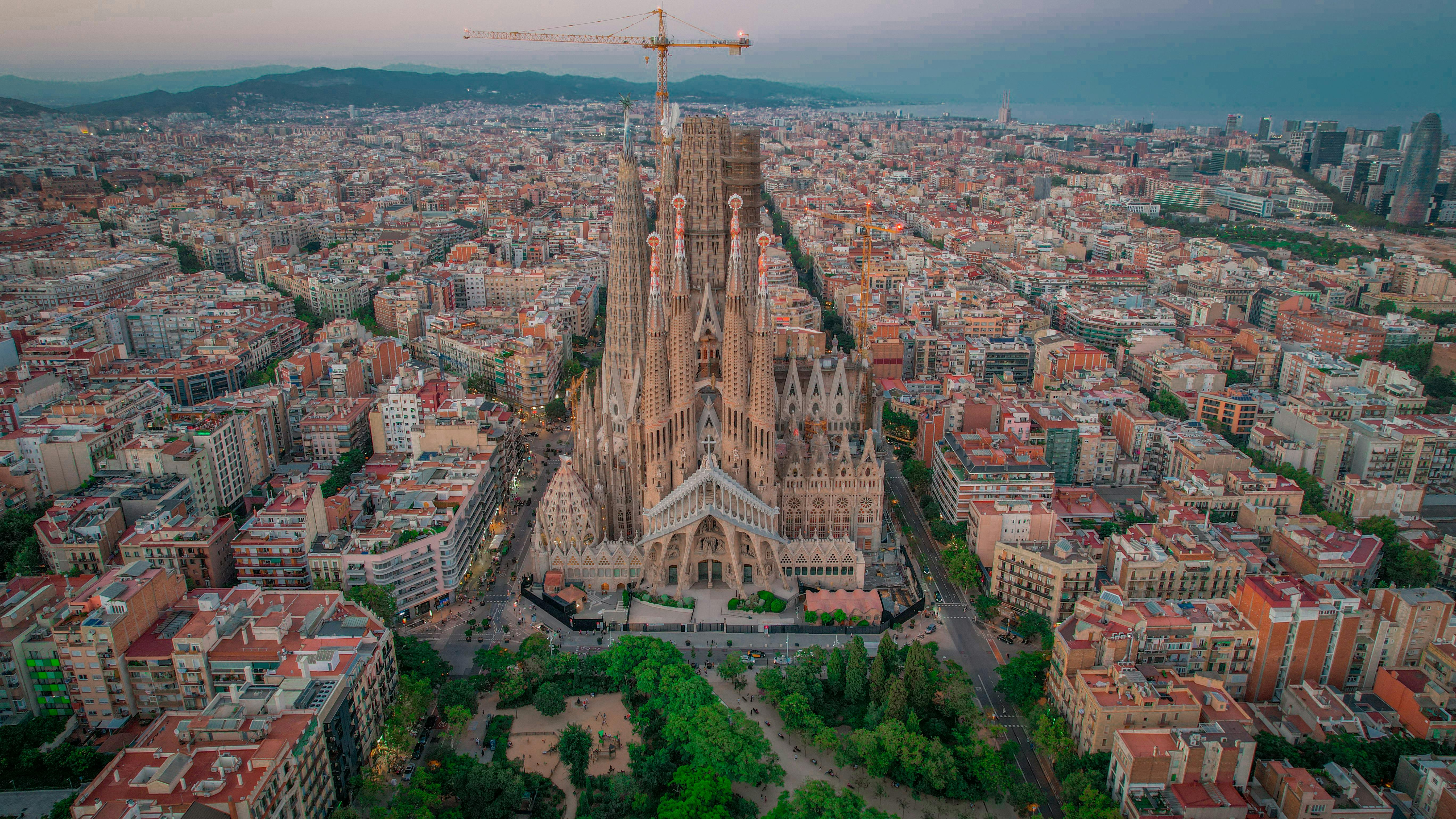 Vista aérea de Barcelona con la Sagrada Familia